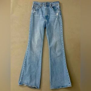 Levi’s 79s High Rise Flare Jeans- lightwash